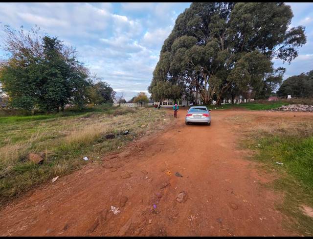 LAND FOR SALE IN RHODESFIELD